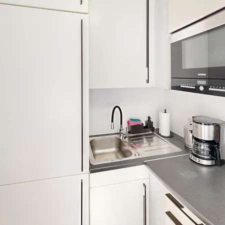Immostay S#2 Zimmer - Free Parking & Balkon, Wifi & Naehe Mercedes Benz Apartment *